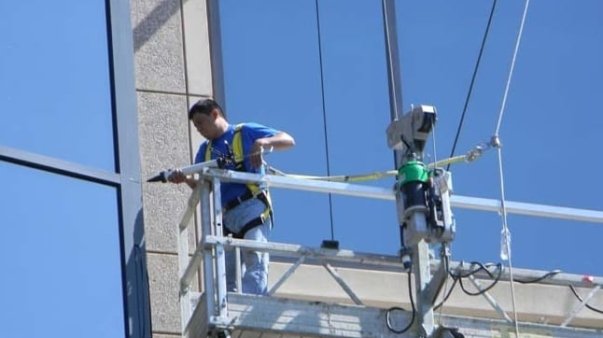perbaikan sealant pada kaca